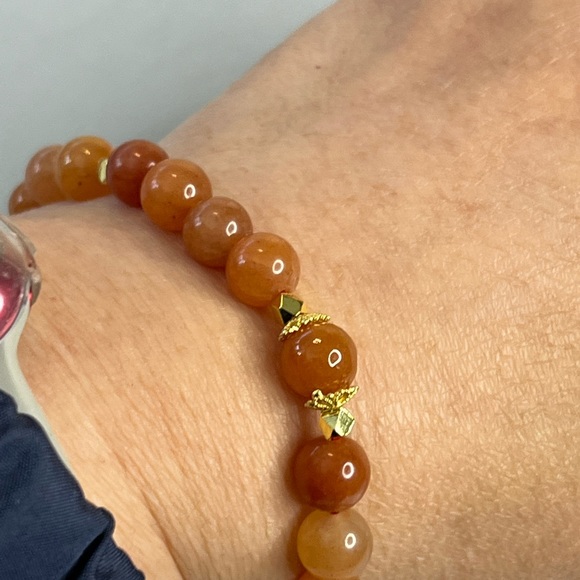 Rich red agate 8mm with alluvial gold beads stretchy bracelet - Picture 4 of 7